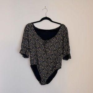 Floral nasty gal bodysuit. Size US 18. Never worn.